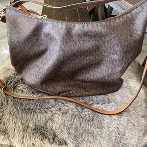 Michael Kors large bucket/crossbody